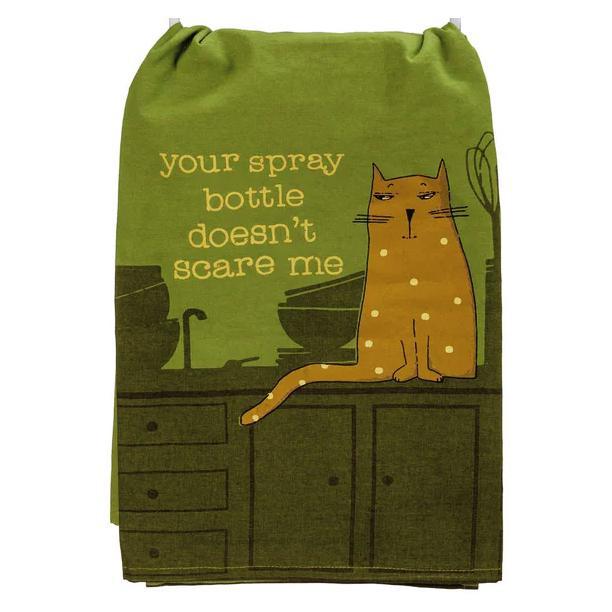 your spray bottle dosen't scare me cat kitchen towel
